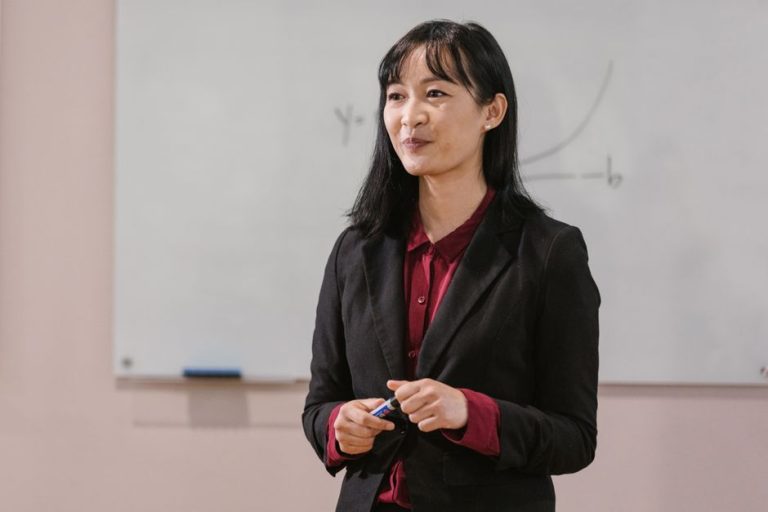 Female founders learning from Wen Zhang of INNW Institute