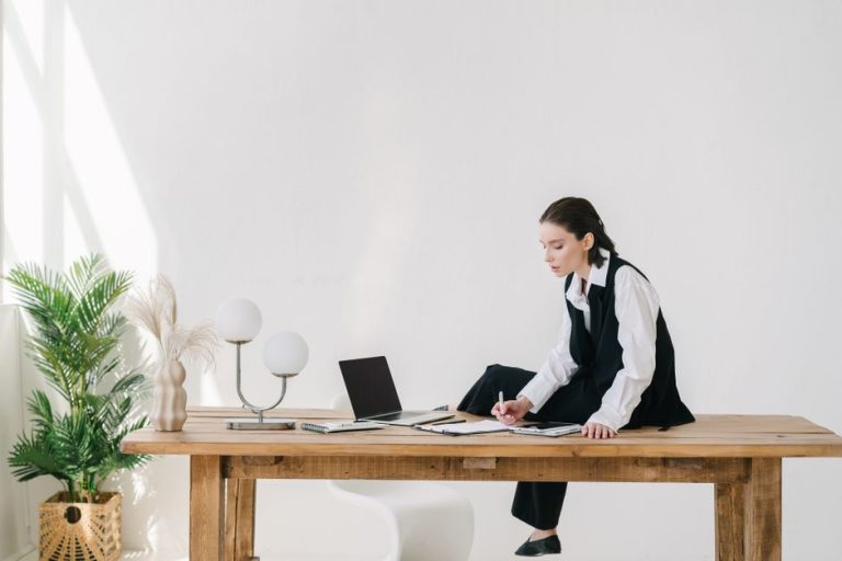 Visual representation of breaking self-limiting beliefs for women entrepreneurs