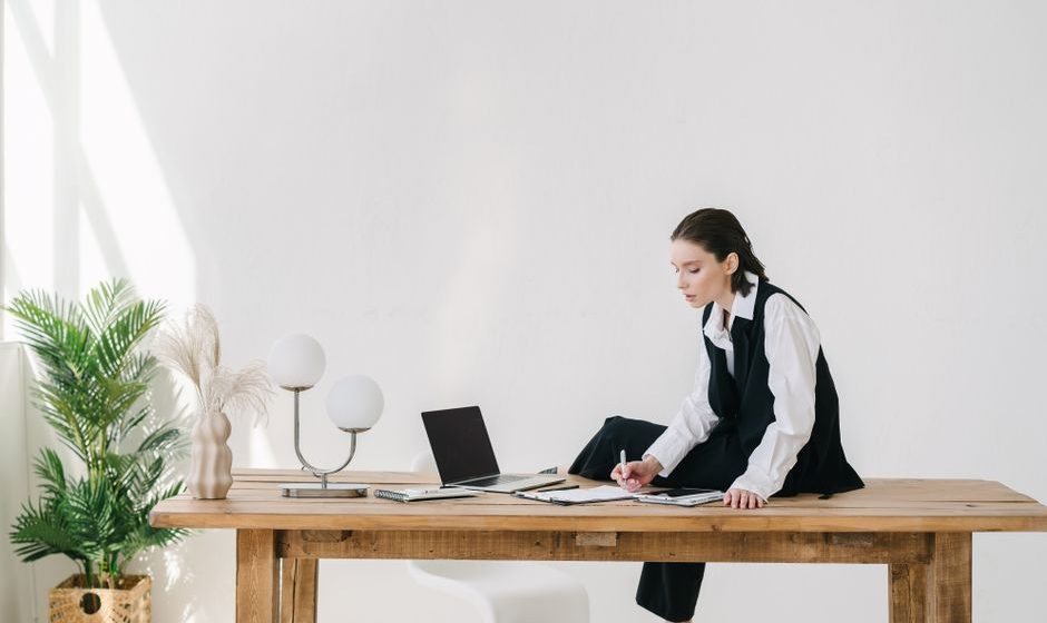 Visual representation of breaking self-limiting beliefs for women entrepreneurs